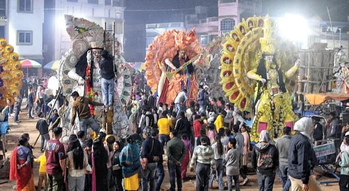 সরস্বতীর ভাসান ঘিরে ইটবৃষ্টি কৃষ্ণনগরে পুলিশের লাঠিচার্জ,গ্রেপ্তার ৪  স্বতঃপ্রণোদিত মামলা দায়ের