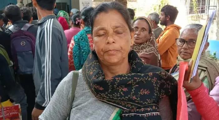 এসআইআরের নামে হয়রানির অভিযোগ শুনানি কেন্দ্রেই আত্মহত্যার হুমকি বৃদ্ধার