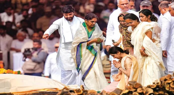 প্রিয় বারামতীতেই শেষকৃত্য ‘দাদা’ অজিত পাওয়ারের
