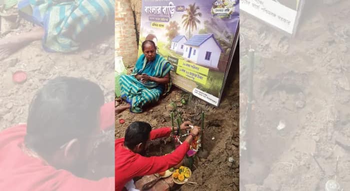 ‘বাংলার বাড়ি’র ভিতপুজো করে চোখে জল সিঙ্গুরের উপভোক্তার