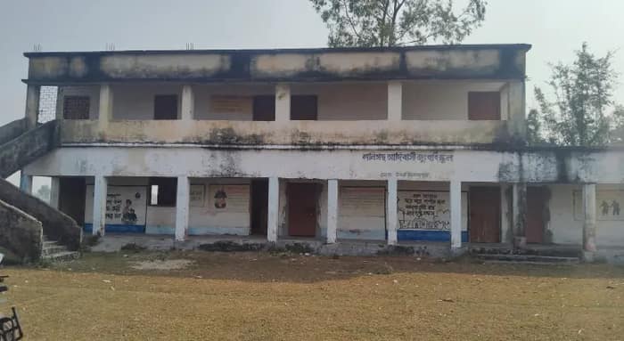 চোপড়া: অতিথি শিক্ষকের অবসরের মধ্য দিয়ে বন্ধ হল জুনিয়ার হাইস্কুল