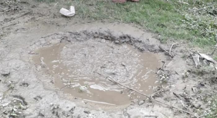 ধরমুটোলায় পাইপ ফাটা, বাসিন্দারা পাচ্ছেন না আর্সেনিকমুক্ত পানীয় জল