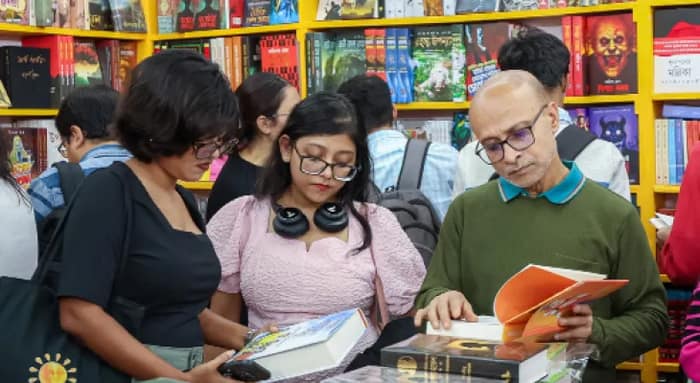 ১০ দিনে ২৫ লক্ষাধিক, এবার ২৭ লক্ষের রেকর্ড ভাঙতে ছুটছে বইমেলা