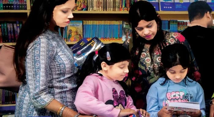 বইমেলার প্রাক-বিজয়ায় জনপ্লাবন, ভিড় ছাড়াল ৩০ লক্ষ!