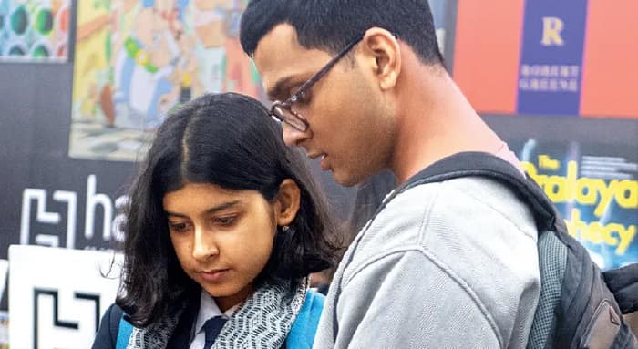 ‘আর তো দু’দিন, ছাড়টা একটু বাড়িয়ে দিন না’, বইমেলা শেষ আজ  বিক্রেতাদের কাছে আবদার পাঠককুলের