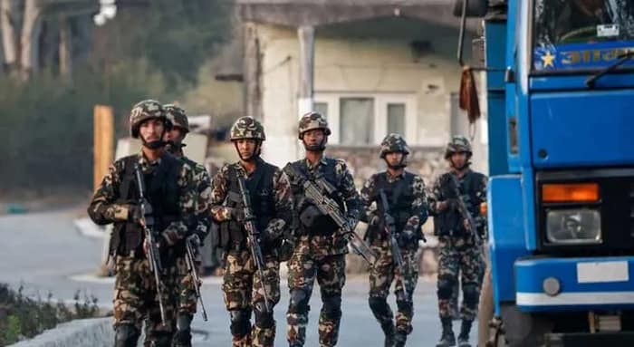 সংসদীয় ভোটের আগে সেনা নামল নেপালের রাজপথে