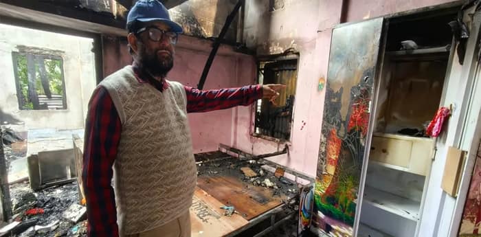 ইলেকট্রিক স্কুটারের ব্যাটারিতে বিস্ফোরণ, পুড়ে ছাই বাড়ি