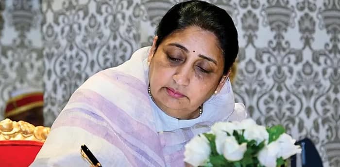 মহারাষ্ট্রের উপ মুখ্যমন্ত্রী হিসাবে দায়িত্বভার গ্রহণ করলেন সুনেত্রা পাওয়ার