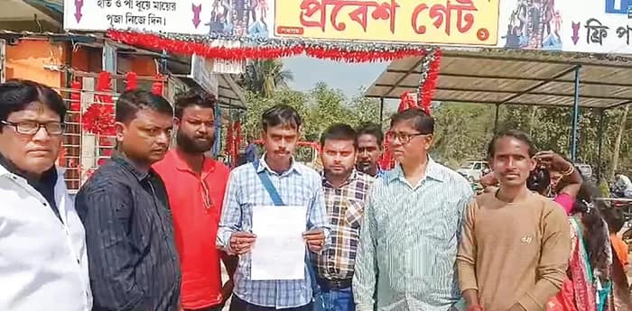 ঘাটালের বিখ্যাত মন্দিরে শিবের বুকে পা দিয়ে রিলস বধূর, বিক্ষোভ