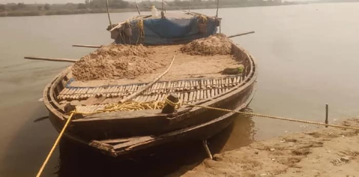 কাটোয়ায় অজয়-ভাগীরথীর মিলনস্থল থেকে দেদার বালি ও পলিমাটি লুট