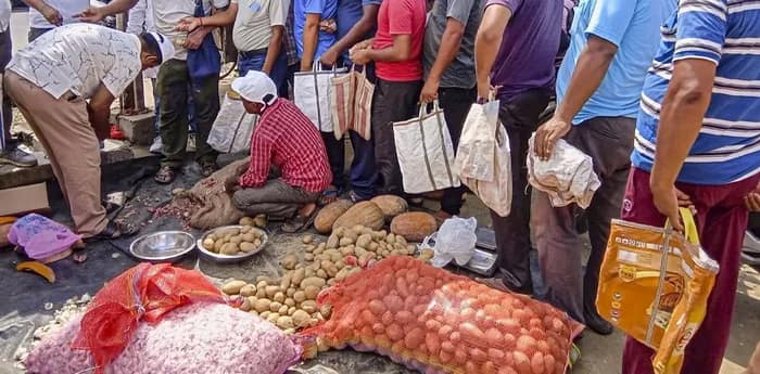 আলুর কালোবাজারি ঠেকাতে তৎপর নবান্ন, কৃষকদের স্বার্থরক্ষাতেও গুরুত্ব