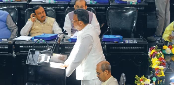 বাজেটে ঘাটতি কমলেও হয়নি আশানুরূপ আয় বৃদ্ধি, বাড়বে সরকারি অনুদান নির্ভরতা