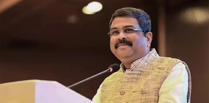 টেট: সুনির্দিষ্ট কোনো আশ্বাসই দিলেন না কেন্দ্রীয় শিক্ষামন্ত্রী, হতাশ শিক্ষকরা