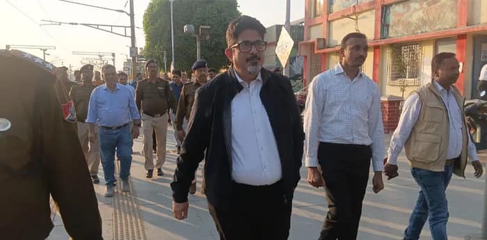 কাটোয়ায় ট্রেনের কামরায় আগুন, তদন্তে এলেন হাওড়া ডিভিশনের ডিআরএম বিশাল কাপুর
