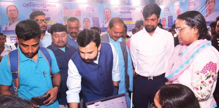 যুব ভাতার আবেদনে ব্যাপক সাড়া, ইঞ্জিনিয়ার, এমএ পাশরাও লাইনে!