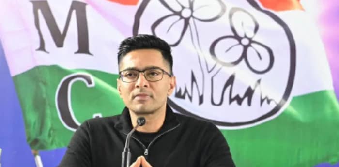 শিল্পীর পাসপোর্ট সমস্যা মেটালেন অভিষেক