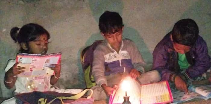লোডশেডিং ও লো-ভোল্টেজ সমস্যায় জেরবার মৈপীঠ, বিপাকে পরীক্ষার্থীরা