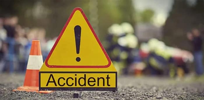 বেপরোয়া বাসের ধাক্কা মোটরবাইকে, ৩০ ফুট দূরে ছিটকে পড়ল যুবকের মুণ্ড!