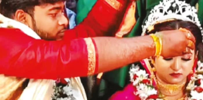 ভাতারে পাত্রী যেন বেহুলা! পাত্র যেন লখিন্দর, বাসরে ঢোকার আগেই সর্পদংশন হাসপাতালে বরকে বাঁচিয়ে ঘরে নববধূ