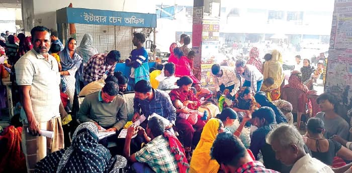 রেজিস্ট্রেশন ক্যাম্পের পাশেই টাকার বিনিময়ে ফর্ম ফিলআপ, ইটাহারে প্রশাসনের নজরদারি নিয়ে প্রশ্ন