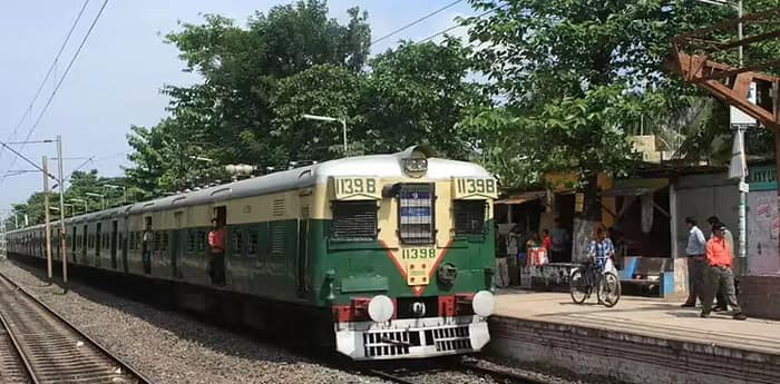 কাটোয়ায় ট্রেনের কামরায় অগ্নিকাণ্ডের জের প্রতিটি স্টেশনে নজরদারি বাড়াতে নির্দেশ