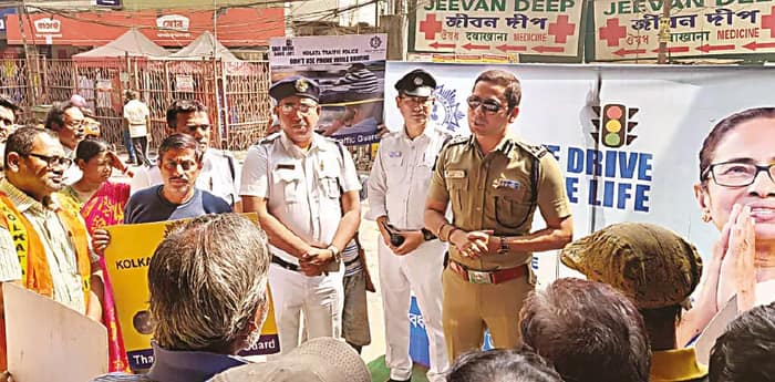 মাঝপথে যাত্রী তুললেই ফাইন, জোকা দুর্ঘটনায় কড়া পুলিশ
