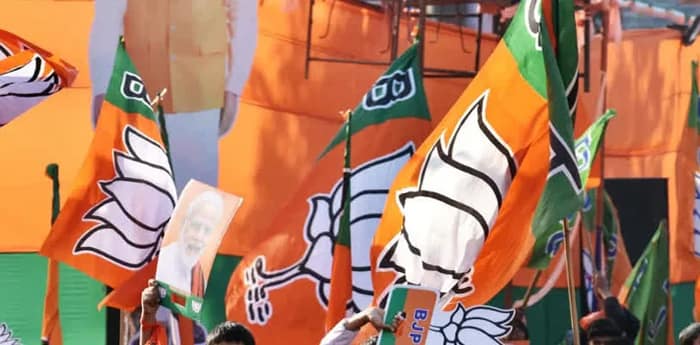 নব্যতে ভরসা নেই, ভোট বৈতরণী পেরতে আদি নেতাদেরই মাঠে নামাচ্ছে পদ্ম শিবির