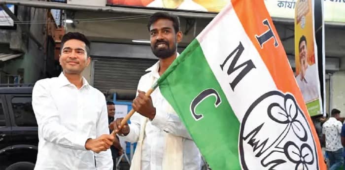 ফের ইআরও’দের ক্ষমতা কেড়ে নেওয়ার অভিযোগ কমিশনের বিরুদ্ধে, আলোড়ন, হোয়াটসঅ্যাপ চ্যাটের স্ক্রিনশট সামনে আনলেন অভিষেক