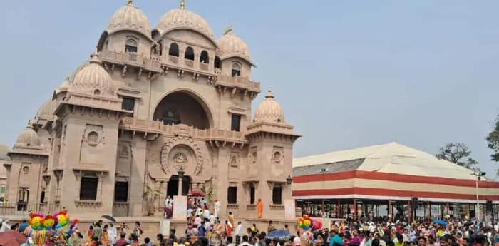 শ্রী রামক়ৃষ্ণের জন্ম উত্সবের শেষ দিনে বেলুড় মঠে সাধারণ মানুষের উপচে পড়া ভিড়