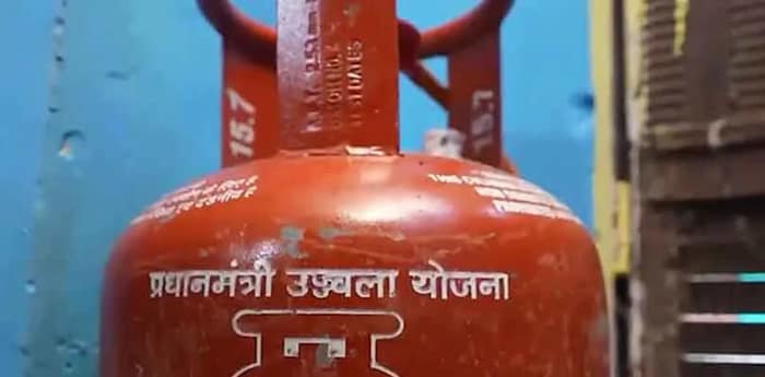 মোদির ‘উজ্জ্বলা’ ফানুস ফুটো এডিবির রিপোর্টে, গ্যাস কেনার সামর্থ্য নেই, ৮১% দেশবাসীর জ্বালানি সেই কাঠ