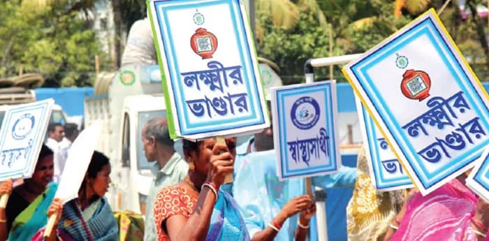 শিলিগুড়ি এসডিও অফিসে লক্ষ্মীর ভাণ্ডার ও স্বাস্থ্যসাথী সেলে ভিড়