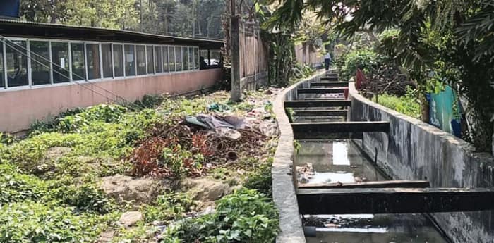 ভাঙা প্রাচীর দিয়ে অবাধ যাতায়াত বহিরাগতদের, মিলছে মদের বোতল