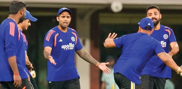 ব্যাটিং বিস্ফোরণেই ভাগ্য বদলাতে চায় টিম ইন্ডিয়া, আজ চিপকে চমক দিতে তৈরি জিম্বাবোয়ে