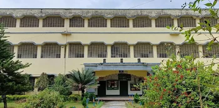 সন্ধ্যায় মালদহ কলেজ চত্বরে মদের আসর, চিঠি অধ্যক্ষের