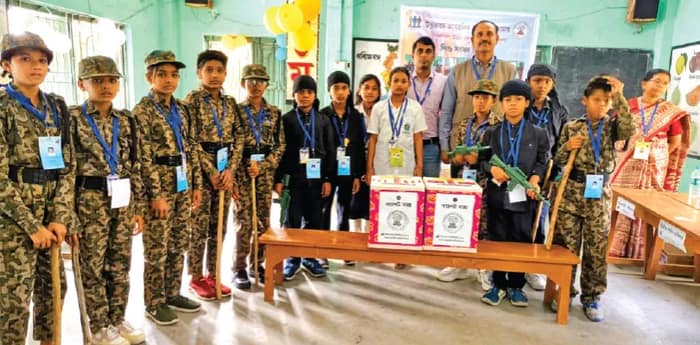 প্লাস্টিকের মেশিনগান হাতে কেন্দ্রীয় বাহিনী, নির্বিঘ্নে শিশু সংসদের নির্বাচন
