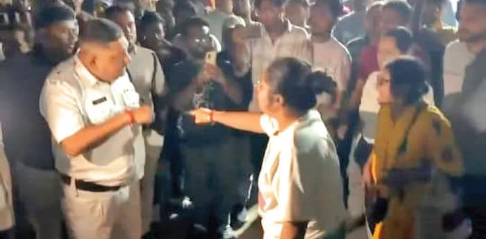জল দূষণের সমস্যায় জেরবার, সাপুরজিতে রাতভর বিক্ষোভ! যাদবপুর বিশ্ববিদ্যালয়ের বিশেষজ্ঞদের দ্বারস্থ কর্তৃপক্ষ