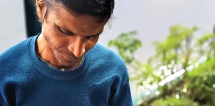 বাঘের ভূত ঘাড়ে চেপেছে বেতালের মতো, ছুটি নিয়ে র‌য়্যাল বেঙ্গল আঁকেন শ্রমিক সুনু