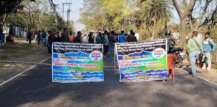 একাধিক দাবি, রঘুনাথপুর-বাঁকুড়া রাজ্য সড়ক অবরোধ আদিবাসী সংগঠনের