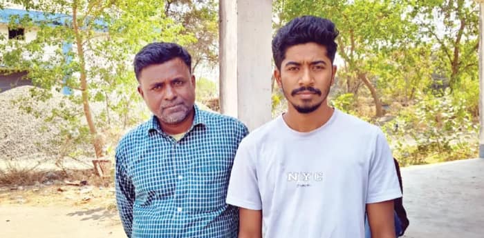 ছয় বাঙালি ফেরিওয়ালাকে চোর অপবাদে হেনস্তা বিহার পুলিশের