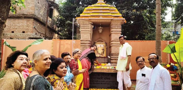 রানির বাড়ি সোনার মন্দিরে দোল মহামহোৎসব শুরু হল