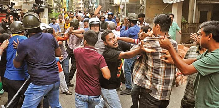 দেওয়াল দখল নিয়ে তৃণমূল-বিজেপির বচসা নেতাজিনগরে