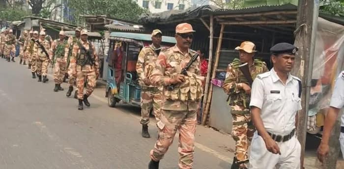 কলকাতা নিউটাউনে কেন্দ্রীয় বাহিনীর রুটমার্চ শুরু