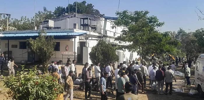 নাগপুরের বারুদ কারখানায় বিস্ফোরণ: নিরাপত্তায় অবহেলার ইঙ্গিত, গ্রেপ্তার ৯