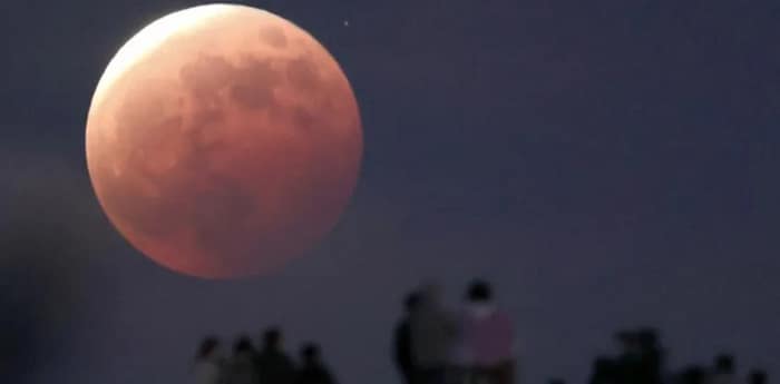 দোল পূর্ণিমায় পূর্ণগ্রাস চন্দ্রগ্রহণ,  আজ দেখা মিলবে তামাটে চাঁদের