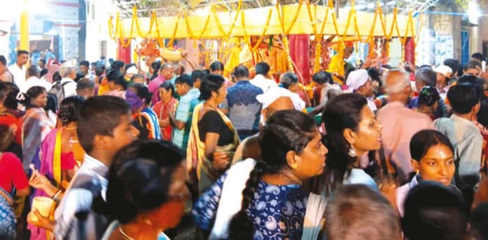 সতীমায়ের দোলমেলায় ঠাসা ভিড়, ঘোষপাড়ায় দু’শো বছরের উৎসব