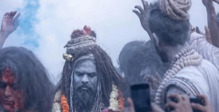 বারাণসীতে মাসান হোলি, পরস্পরের গায়ে লাগানো হয় শ্মশানের ছাই