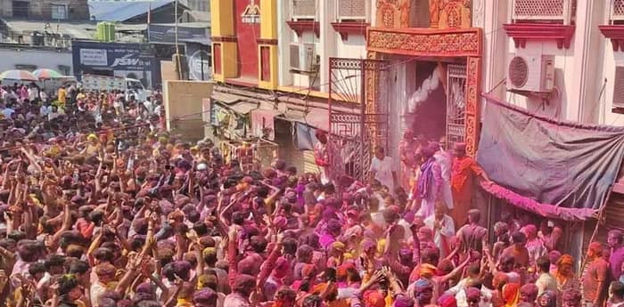 ঘুসুড়ির শ্যাম মন্দিরে চলছে হোলির উৎসব