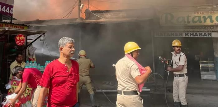 মধ্যমগ্রামে ভয়াবহ অগ্নিকাণ্ডে মৃত ১, মিষ্টির দোকানের কর্মচারী বলেই প্রাথমিক অনুমান