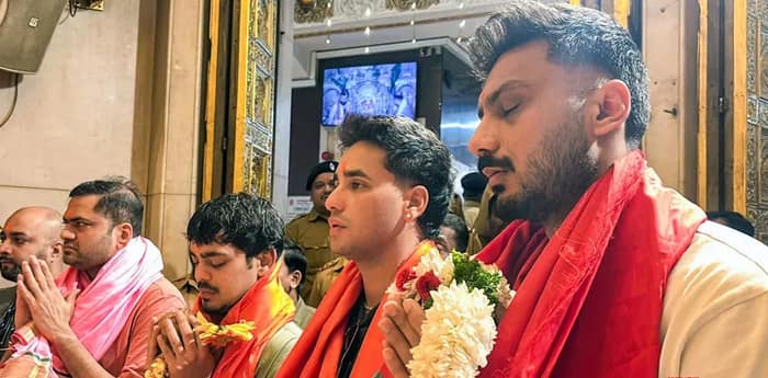 টি ২০ বিশ্বকাপের সেমিফাইনালে নামার আগে মুম্বইএর সিদ্ধিবিনায়ক মন্দিরে পুজো দিলেন ভারতীয় ক্রিকেটাররা