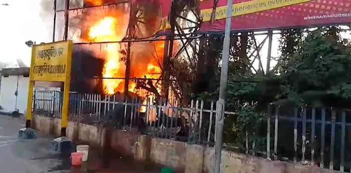 শেওড়াফুলি স্টেশনের কাছে আগুন